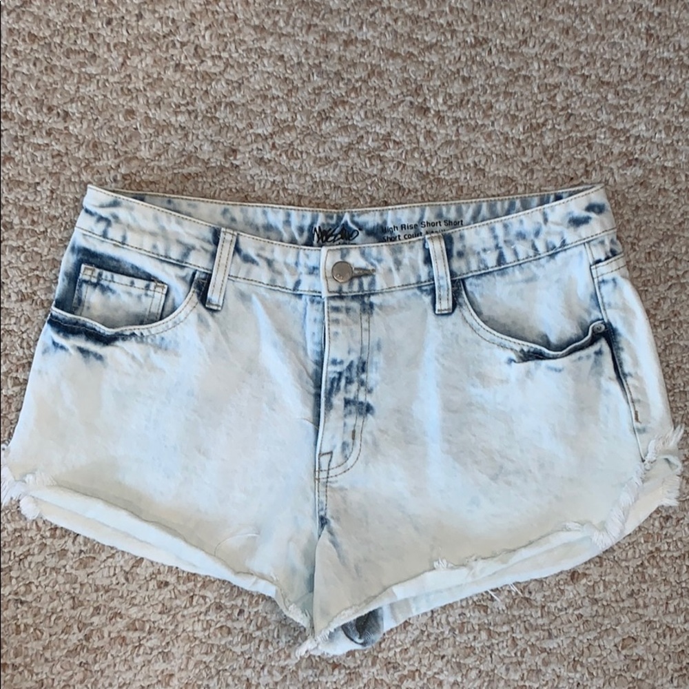 Acid Wash Frayed Demin shorts